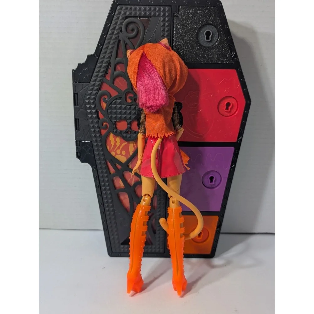 Monster High Skulltimate Secrets Neon Frights Toralei Stripe G3 Doll 2023 Mattel